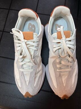 New Balance 327 Women’s Sneakers